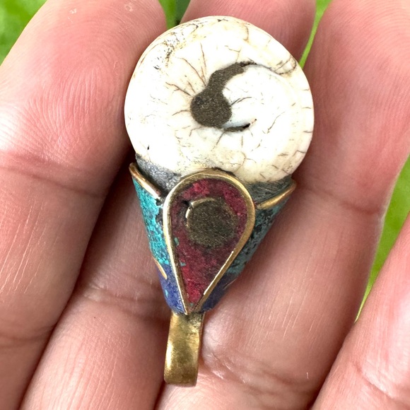 Vintage & unique ethnic tibetan tribal amulet yak bone inlay pendant handmade15g - Picture 3 of 7